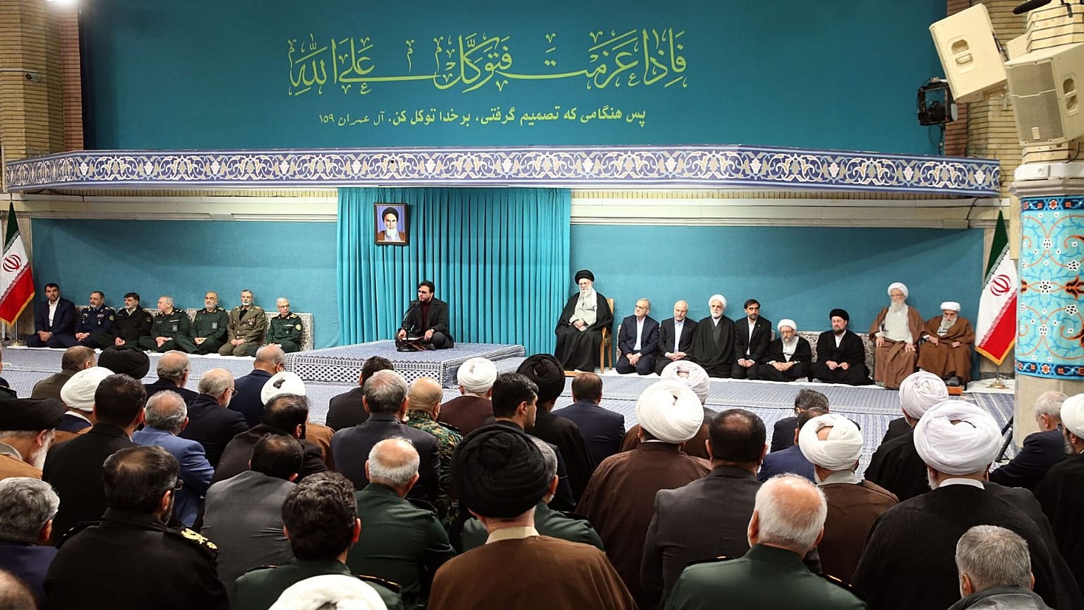 علی خامنه‌ای در دیدار با کارگزاران