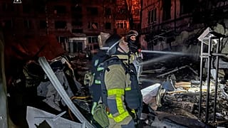 Συνεργεία έκτακτης ανάγκης επιχειρούν μετά από ρωσικό χτύπημα στο Ντόνετσκ στα υπό ουκρανικό έλεγχο εδάφη
