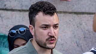 الطالب المفاوض محمود خليل في مخيم احتجاجي مؤيد للفلسطينيين في حرم جامعة كولومبيا في نيويورك في 29 أبريل/نيسان 2024.