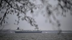DATEI: Öltanker in der Nähe des Hafens von Kilpilahti in Porvoo am Finnischen Meerbusen, 7. Januar 2025, Illustration