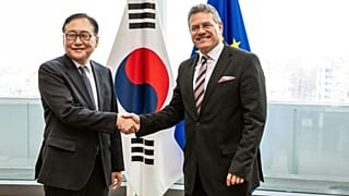 Inkyo Cheong, ministro de Comercio, y Maroš Šefcovic, vicepresidente ejecutivo de la Comisión Europea para el Pacto Verde Europeo