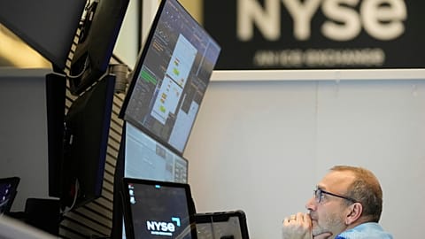 Emberek dolgoznak az opciós parketten a New York-i tőzsdén New Yorkban, 2025. március 4-én, kedden.