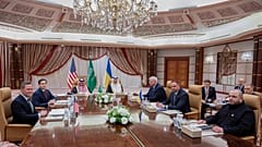 US-amerikanische und ukrainische Delegierte beginnen Friedensgespräche in Saudi-Arabien, Dienstag, 11. März 2025.