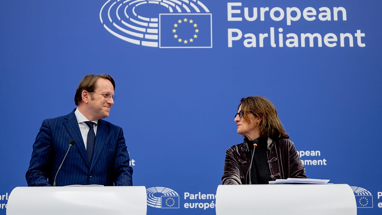 Várhelyi Olivér (balra) ismertette a kritikus fontosságú gyógyszerekről szóló törvényjavaslatot Strasbourgban 2025.03.11-én.