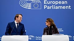 Das Gesetz über kritische Arzneimittel zielt darauf ab, stabile und zuverlässige Versorgungsketten innerhalb der EU zu sichern und ein hohes Maß an Schutz und Sicherheit der öffentlichen Gesundheit zu gewährleisten.