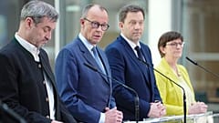 Markus Söder (CSU), a bajor miniszterelnök, Friedrich Merz kancellárjelölt, Lars Klingbeil és Saskia Esken SPD-s politikusok