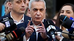 Calin Georgescu nyilatkozik a sajtónak