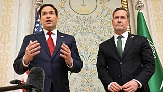 US-Außenminister Marco Rubio und der nationale Sicherheitsberater der USA, Mike Waltz, sprechen nach einem Treffen mit einer ukrainischen Delegation in Jeddah, 2025, mit den Medien,