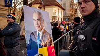 Ein Porträt von Calin Georgescu, dem Gewinner der ersten Runde der Präsidentschaftswahlen, die später vom Verfassungsgericht annulliert wurden, 5. März 2025. 