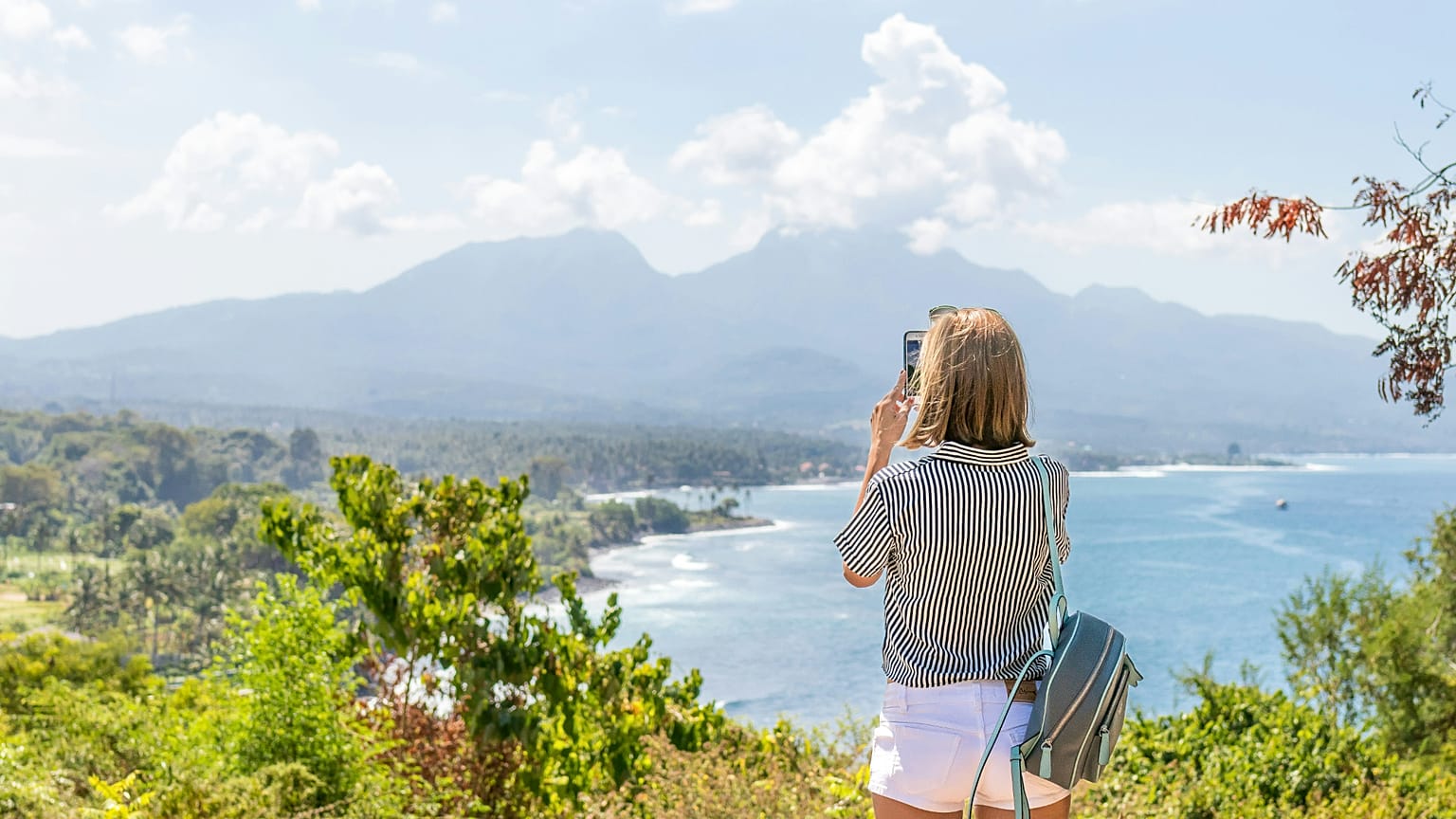 Quem viaja sozinho pode acabar por pagar mais de 2 000 euros por um pacote de férias, mas há cada vez mais agências de viagens a pensar nos aventureiros solteiros.