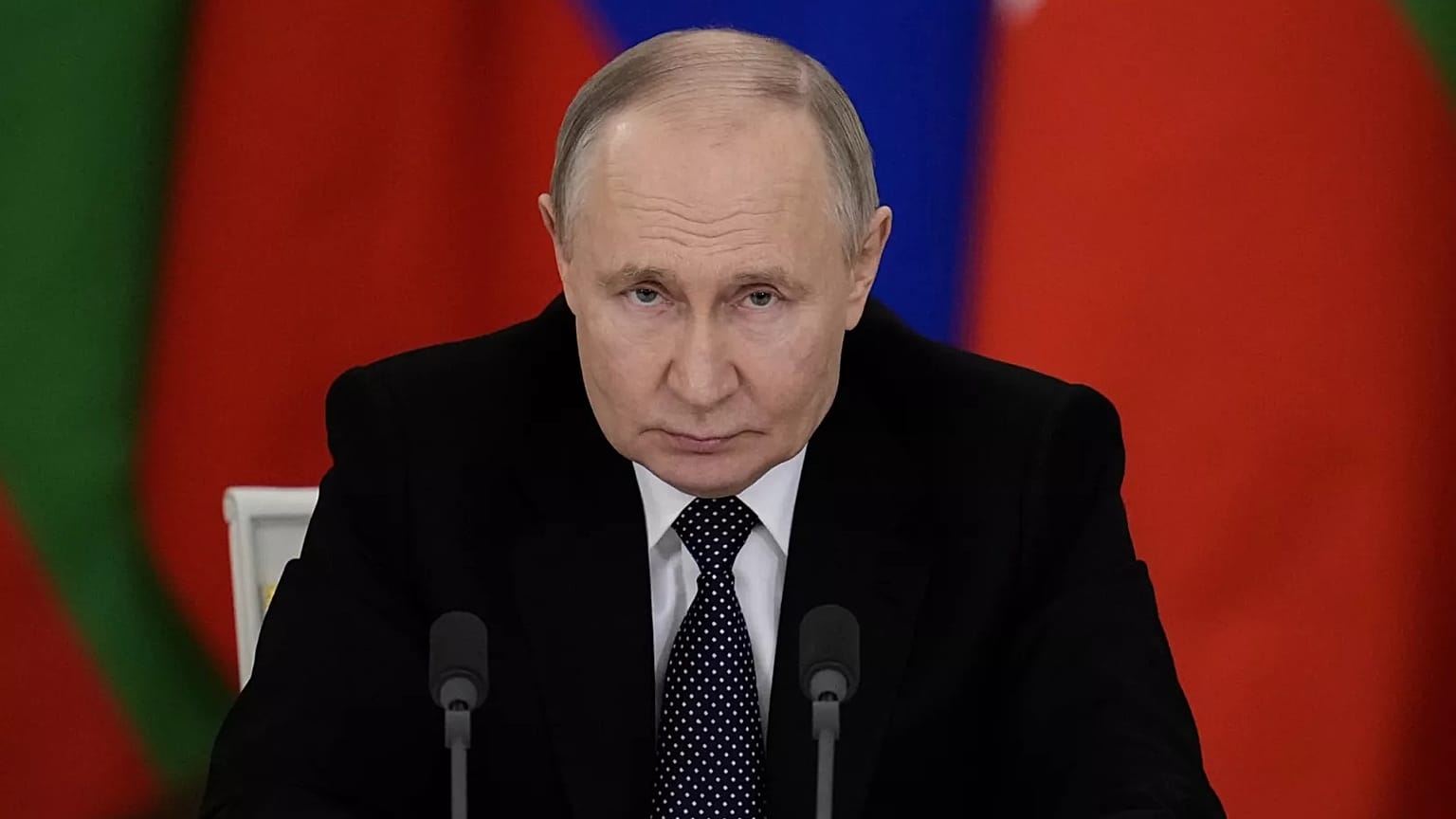 Der russische Präsident Wladimir Putin spricht während einer gemeinsamen Pressekonferenz mit Myanmars Militärchef Seniorgeneral Min Aung Hlaing. Moskau, Russland, Dienstag, 4. März 2025