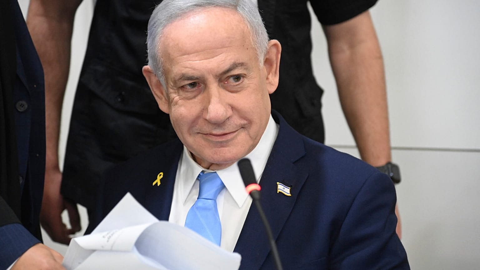 El primer ministro israelí Benjamin Netanyahu asiste a su juicio por cargos de corrupción en el Tribunal de Distrito de Tel Aviv, Israel, miércoles 12 de marzo de 2025.