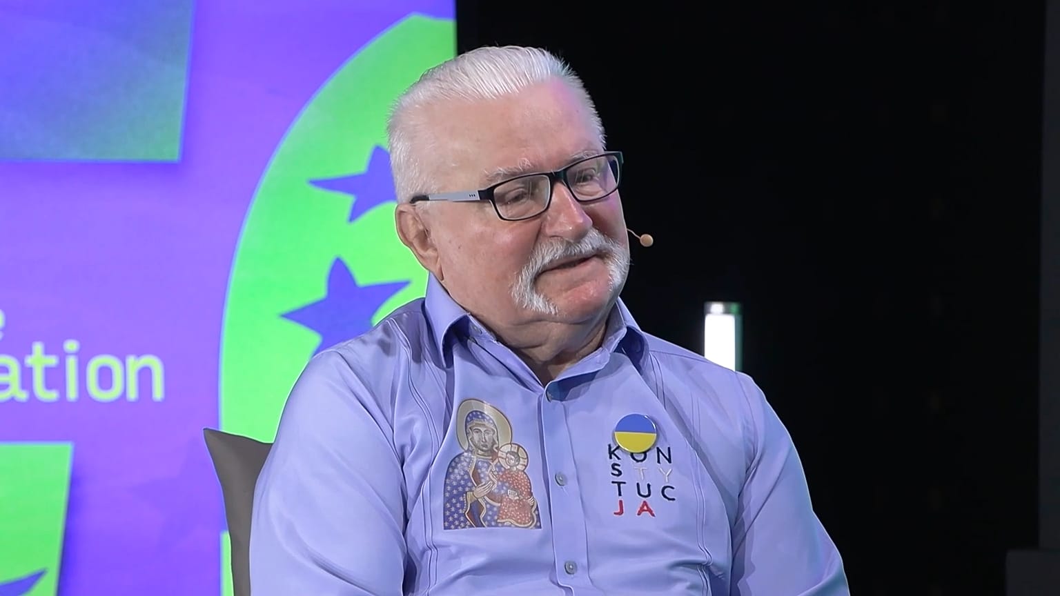 Нам нужно совершенствовать демократию, говорит Лех Валенса