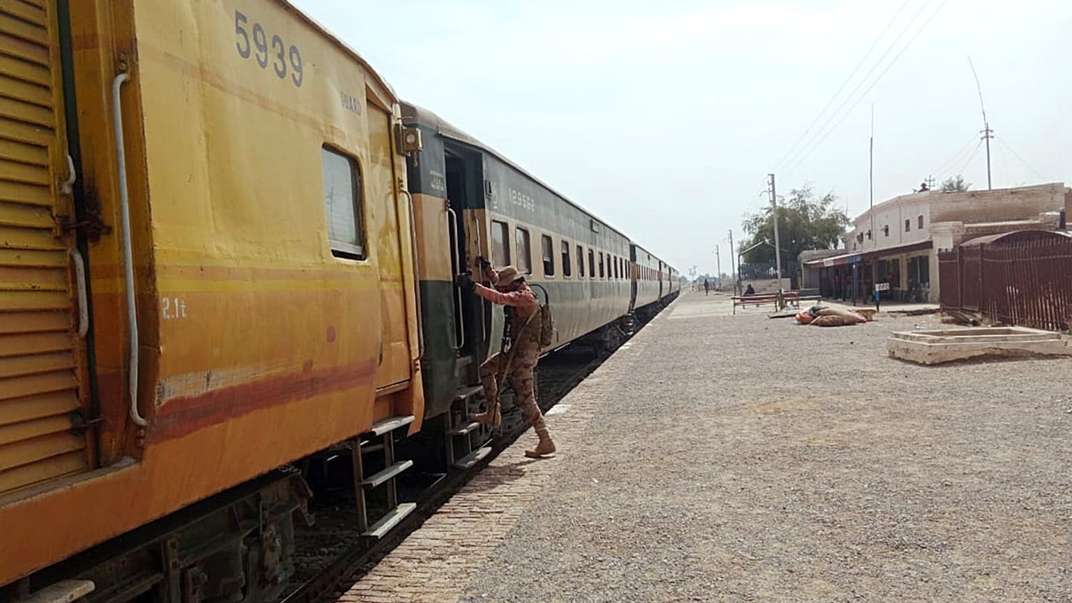 Tren saldırısı