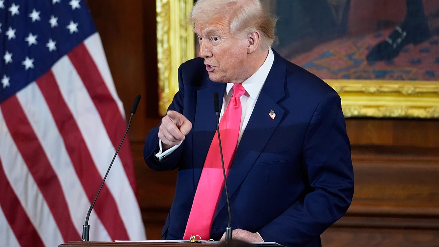 Başkan Donald Trump, 12 Mart 2025 Çarşamba günü Washington'daki Kongre Binası'nda düzenlenen yıllık Aziz Patrick Günü yemeğinde konuşuyor.
