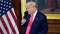 Präsident Donald Trump spricht beim jährlichen St. Patrick's Day-Lunch im Capitol in Washington, Mittwoch, 12. März 2025.