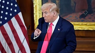 Presidente Donald Trump discursa durante o almoço anual do Dia de São Patrício no Capitólio, em Washington, na quarta-feira, 12 de março de 2025.