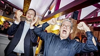 Jens-Frederik Nielsen (b), a Demokraatit vezetője a választási győzelem estéjén