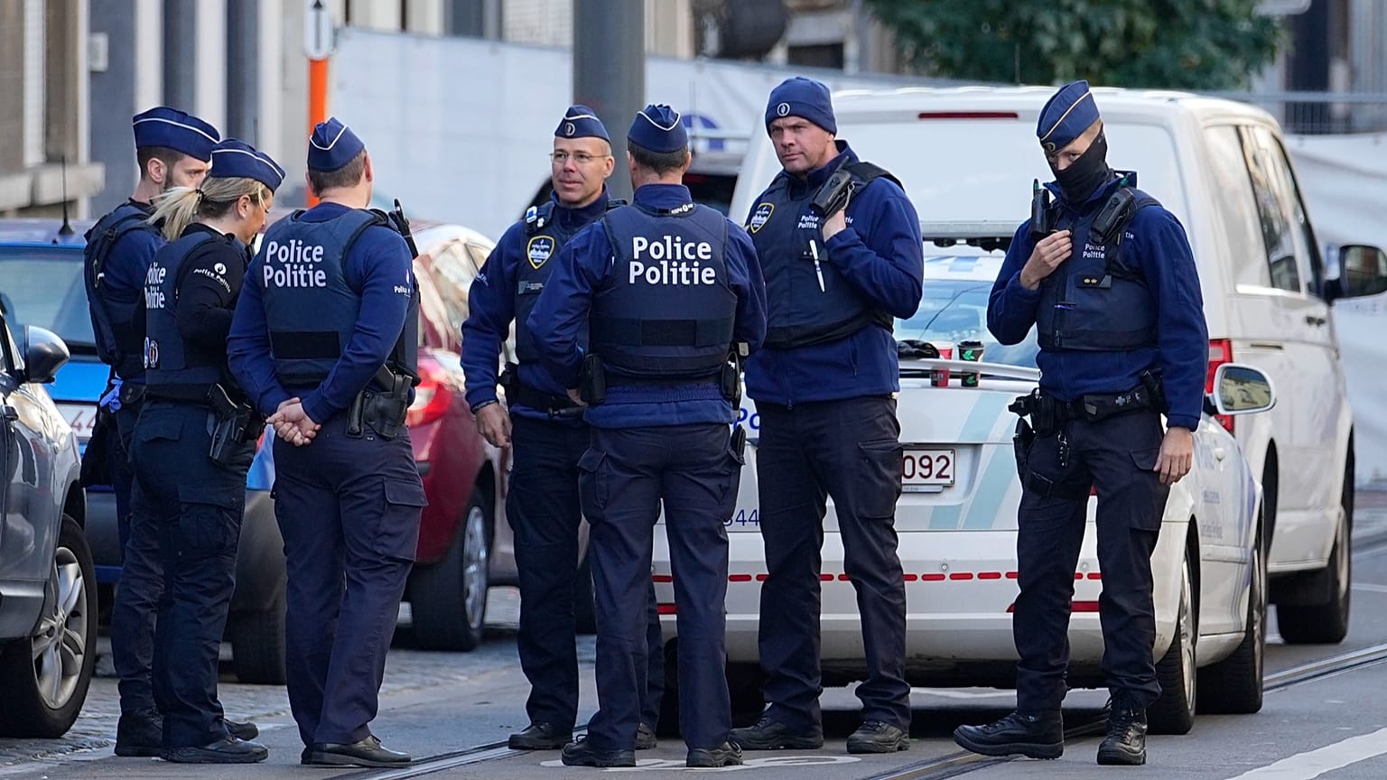 DOSSIER : La police belge patrouille derrière une zone bouclée à Bruxelles, le 17 octobre 2023