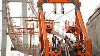 Εργοτάξιο κρεμαστής γέφυρας πάνω από τον ποταμό Δούναβη στην πόλη Braila της Ρουμανίας, Πέμπτη 26 Αυγούστου 2021.