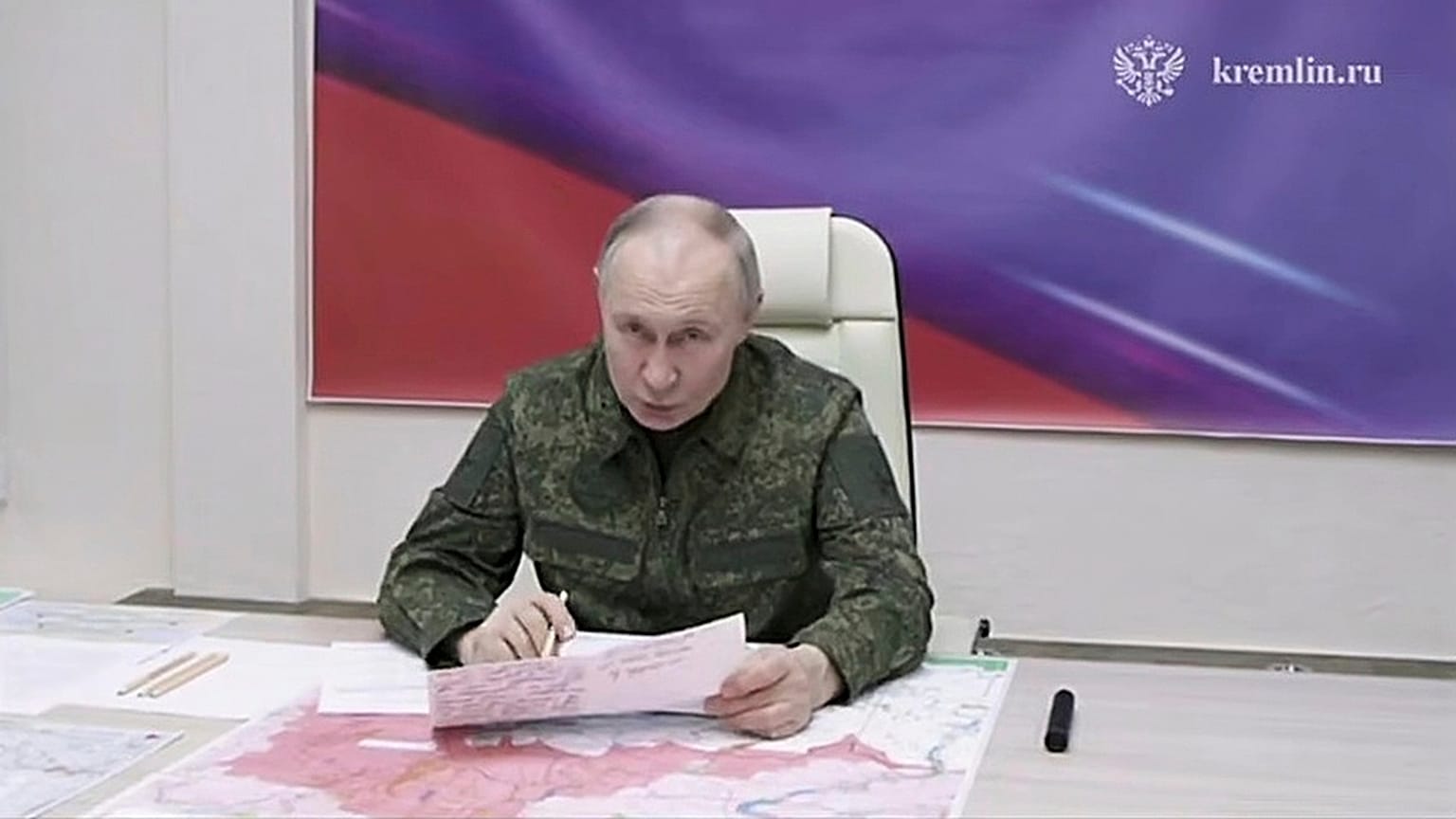 usya Devlet Başkanı Vladimir Putin, 12 Mart 2025 Çarşamba günü Rusya'nın Kursk bölgesindeki askeri karargahı ziyaret ederken konuşuyor.
