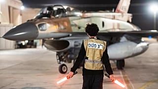 Aviones armados de la Fuerza Aérea israelí parten de un lugar desconocido para atacar Irán, el 26 de octubre de 2024.