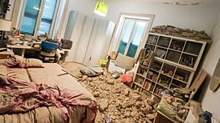 Une maison endommagée suite à un tremblement de terre au nord de Naples, en Italie, le jeudi 13 mars 2025.