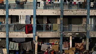 Yerinden edilmiş Filistinliler, Filistinli mültecilere yardım eden BM kuruluşu UNRWA tarafından işletilen bir okulda yaşıyor, Pazar, 9 Mart 2025