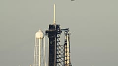 Rakieta SpaceX Falcon 9 z czteroosobową załogą na pokładzie statku kosmicznego Crew Dragon została wyczyszczona przed startem w celu odbycia misji na ISS