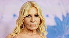  Donatella Versace llega a los Green Carpet Fashion Awards - Miércoles 6 de marzo de 2024