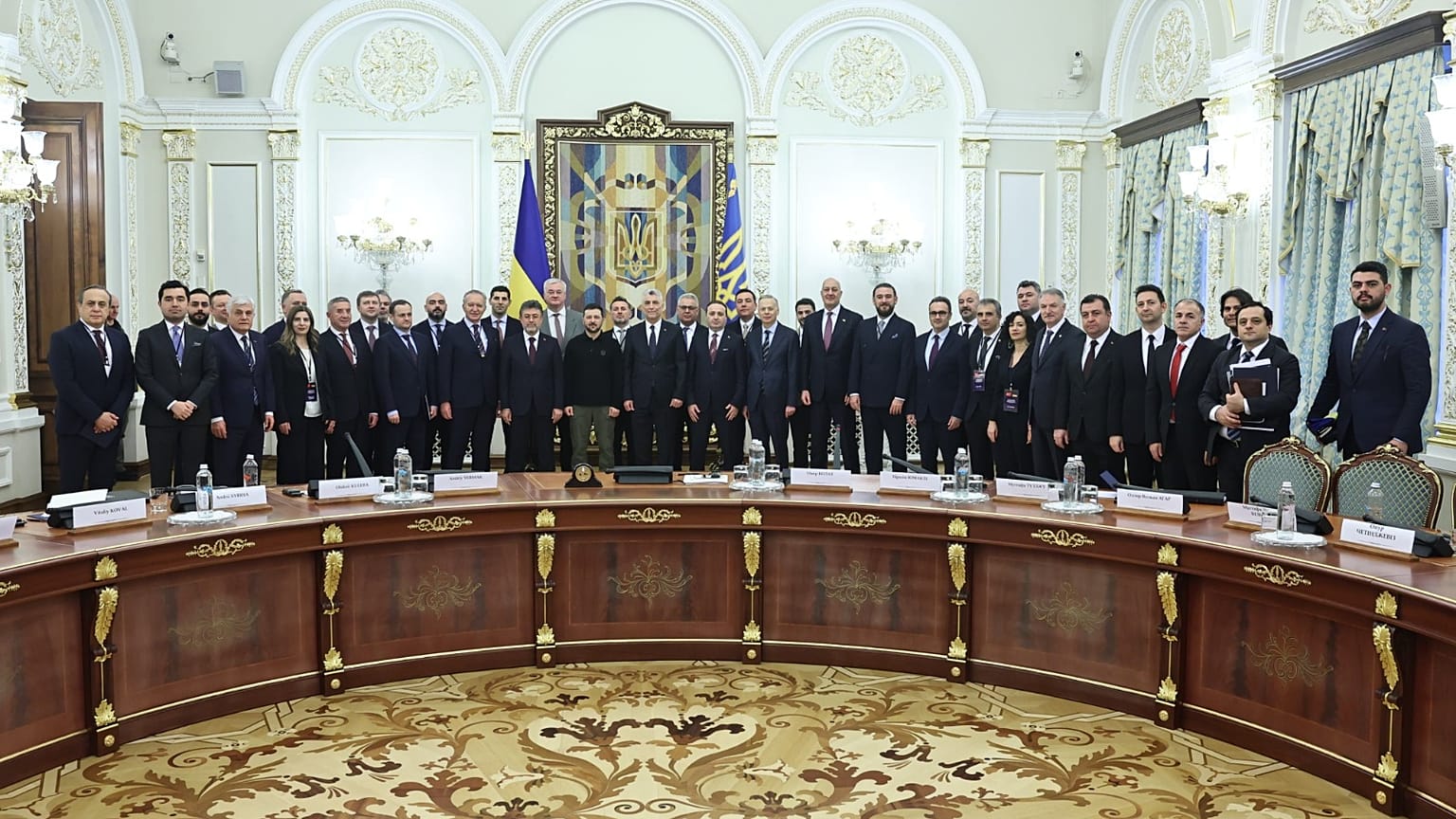 Zelenskiy Türk yetkililerle yaptıkları bir görüşmeden kareyi sosyal medyada paylaştı