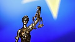 Einem kürzlich veröffentlichten Bericht zufolge ist seit Jahren eine Verschlechterung der Rechtsstaatlichkeit in der EU zu beobachten.