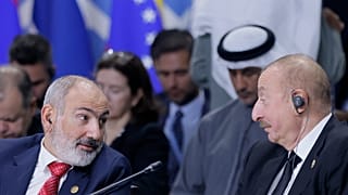 نیکول پاشینیان، نخست وزیر ارمنستان و الهام علی اف، رئیس جمهور آذربایجان 