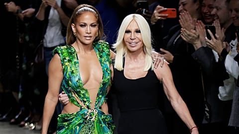 A look so iconic, J-Lo and Donatella revisited it in 2019