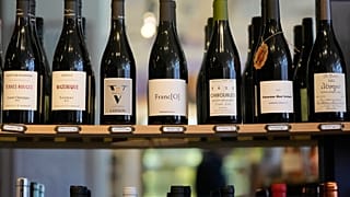 El presidente de Estados Unidos, Donald Trump, ha amenazado con imponer aranceles del 200% a los vinos y licores europeos.