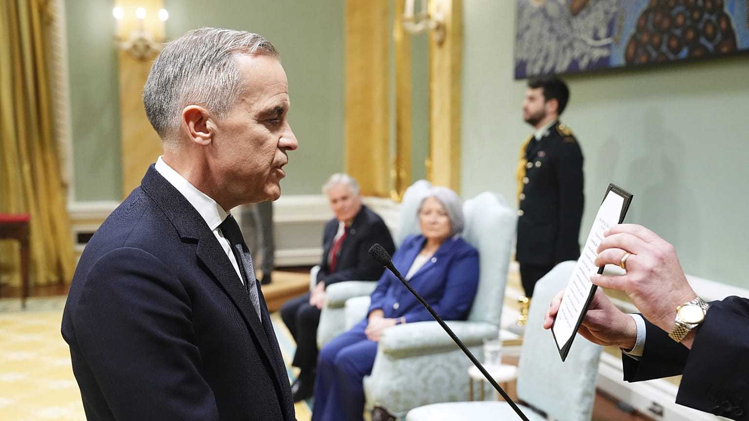 Mark Carney, Ottawa'daki Rideau Hall'da düzenlenen bir törenle başbakan olarak yemin etti, 14 Mart, 2025