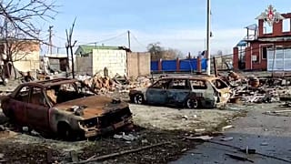 Rus askerleri, Rus birlikleri tarafından ele geçirildikten sonra Rusya'nın Kursk bölgesindeki en büyük kasaba olan Suca'da, 13 Mart 2025.