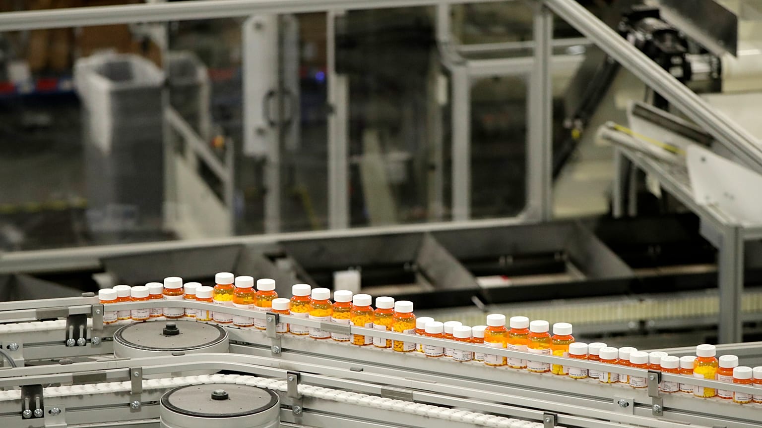 Voici ce qu'il faut savoir sur les nouvelles règles visant à garantir l'accès de l'Europe aux médicaments essentiels.