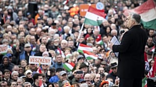 Orbán, Müze Bahçesi'nde konuşma yapıyor