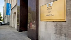 Başkan Trump'ın cuma günü gece yarısı yayınladığı kararname, Voice of America'nın faaliyetlerinin durdurulmasına yol açtı