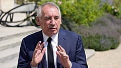Ο Φρανσουά Μπαϊρού μιλάει στους δημοσιογράφους μετά από συνάντηση με τον Γάλλο πρόεδρο Εμανουέλ Μακρόν στο Μέγαρο των Ηλυσίων στο Παρίσι, Γαλλία, Τρίτη 21 Ιουνίου 2022.