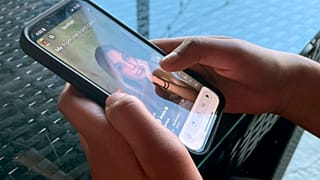 The use of online services by minors is often linked to addictive design which in turn influences their mental health.   