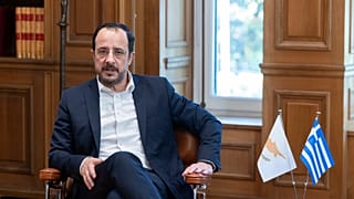 Le président chypriote Nikos Christodoulides s'exprime lors d'une réunion avec le Premier ministre grec Kyriakos Mitsotakis au manoir Maximos, à Athènes, le samedi 8 mars 2025.