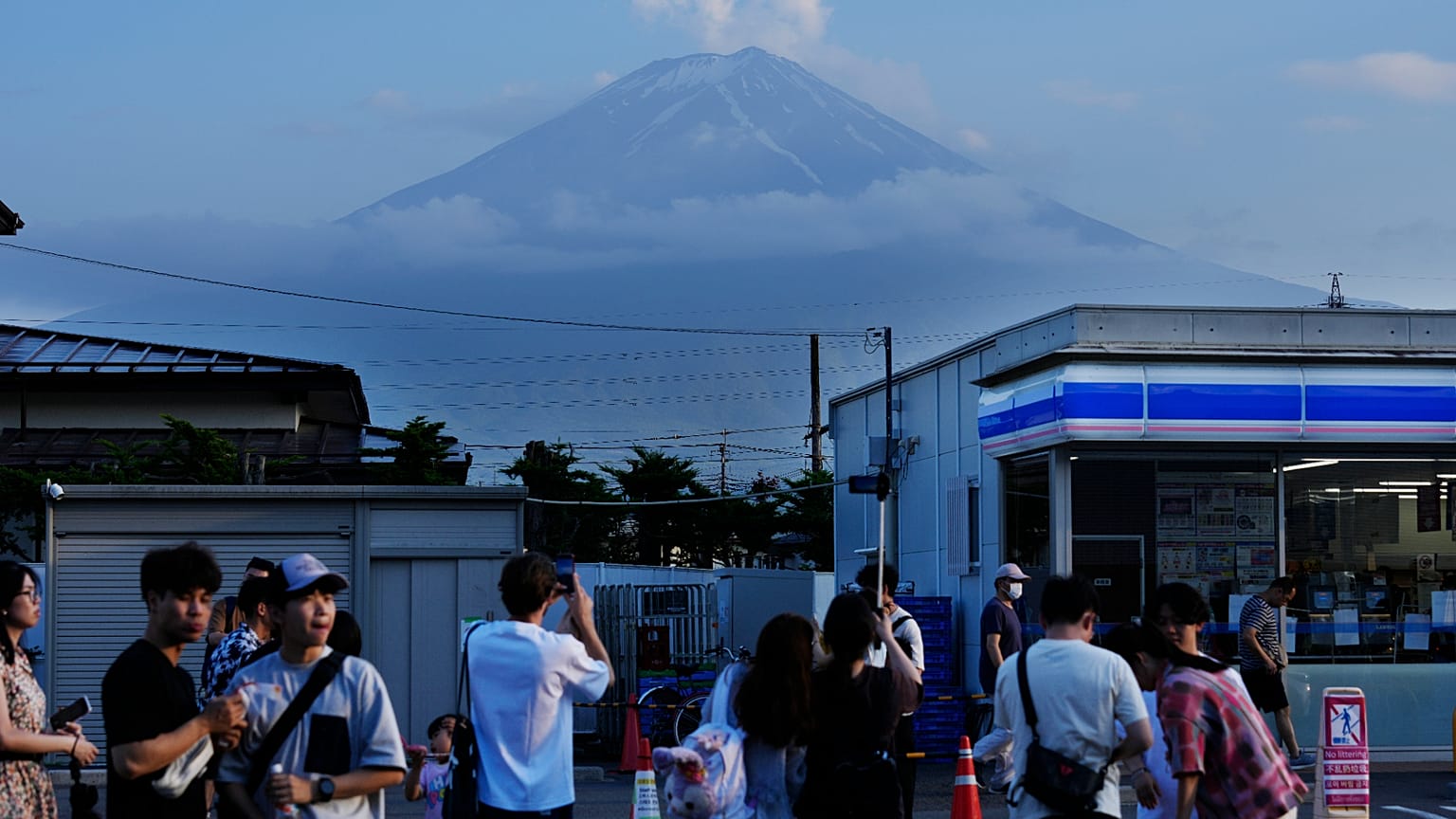 Japão duplica o preço da subida ao Monte Fuji após preocupações com poluição e segurança