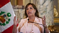 Peru Devlet Başkanı Dina Boluarte, Venezuela muhalefet lideri Edmundo Gonzalez Urrutia'nın Peru'nun başkenti Lima'daki hükümet sarayını ziyareti sırasında basına konuşurken