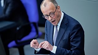 Merz bei der heutigen Debatte im Bundestag