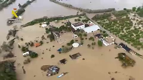 Vue aérienne de la rivière Guadalhorce en crue près de Cártama