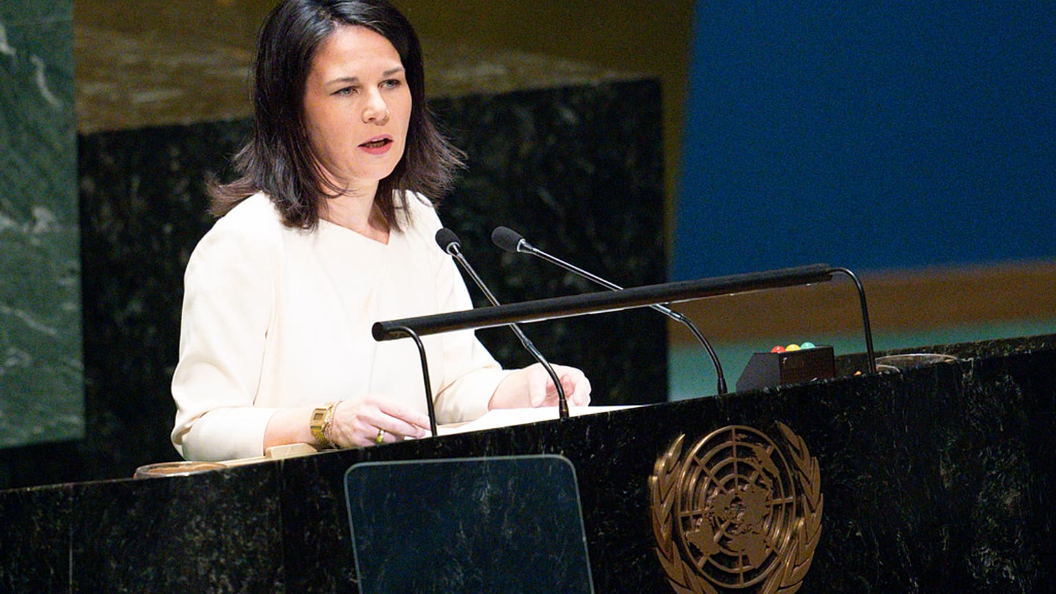 Außenministerin Annalena Baerbock spricht vor der UN-Generalversammlung zum zweiten Jahrestag des russischen Einmarsches in der Ukraine, Freitag, 23. Februar 2024,