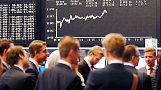 La curva del índice bursátil alemán DAX se muestra en un tablero en el mercado de valores en Frankfurt, Alemania, martes 23 de junio de 2015.