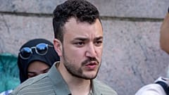 DOSSIER - Le négociateur étudiant Mahmoud Khalil se trouve sur le campus de l'université Columbia à New York lors d'un campement de protestation pro-palestinien le 29 avril 2024.